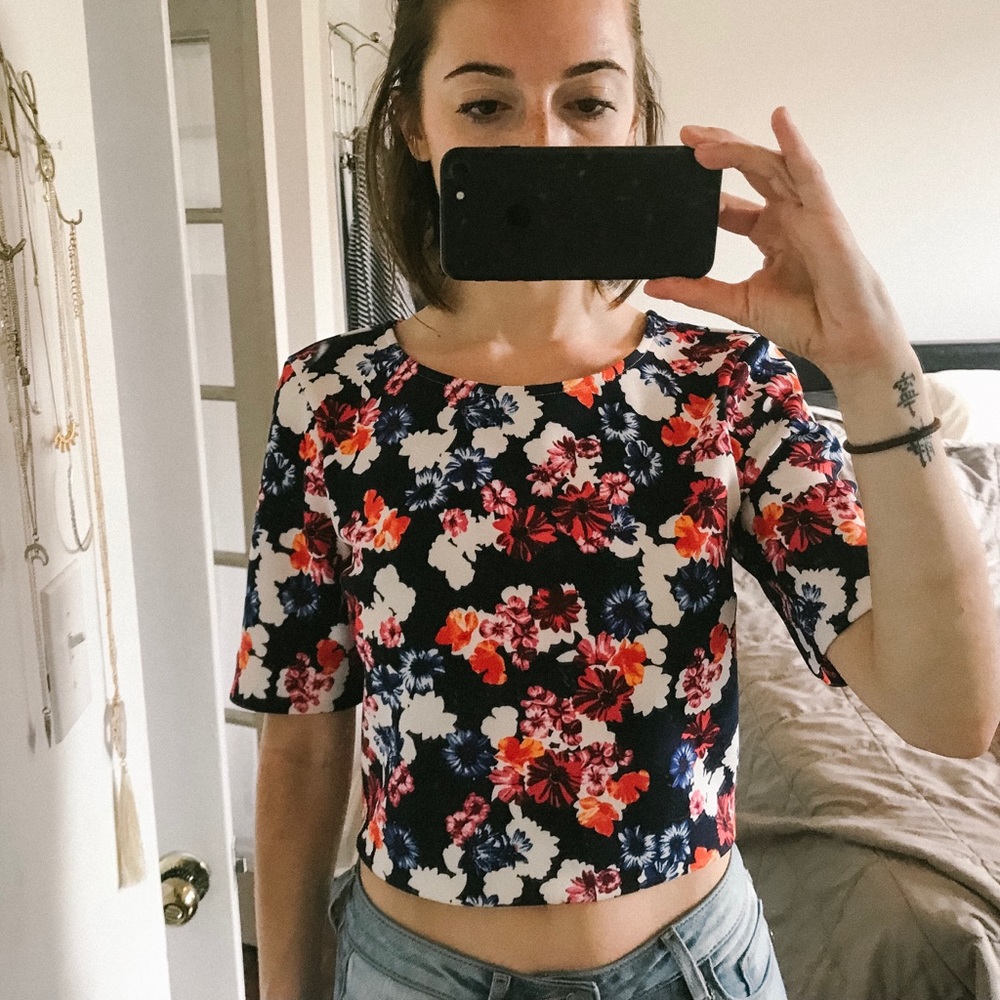 Express Floral Short Sleeve Crop Top